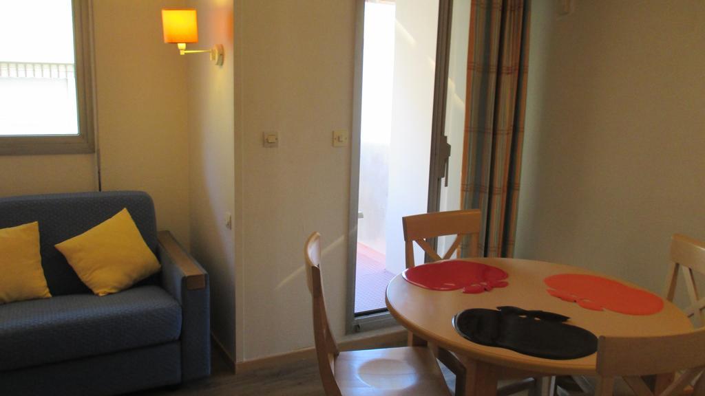 Promenade Des Bains Apartment Saint-Raphaël Habitación foto