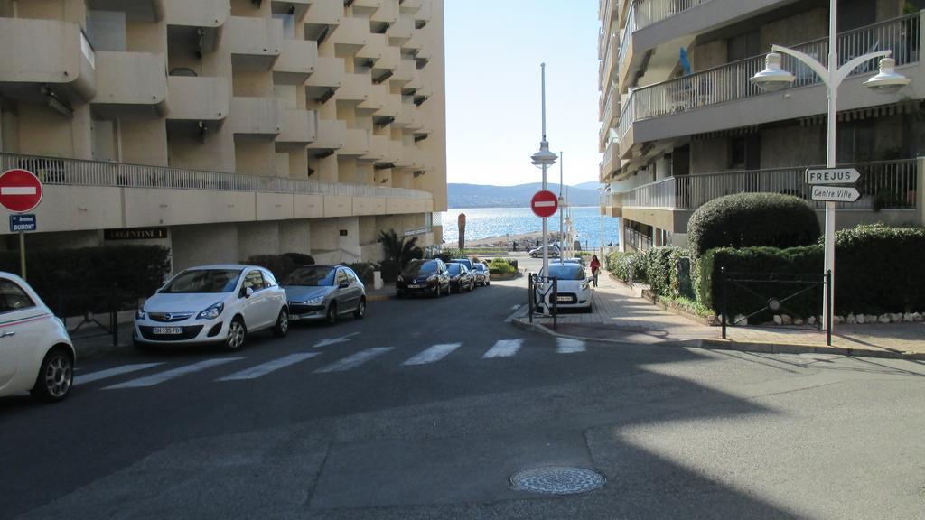 Promenade Des Bains Apartment Saint-Raphaël Habitación foto
